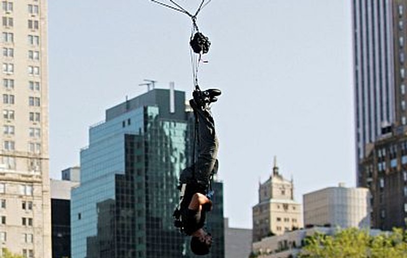 David Blaine, huiduit la revenirea pe pământ!