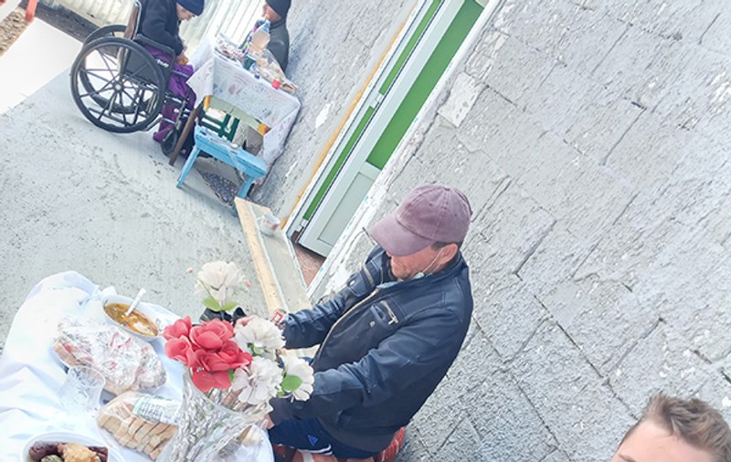 Pomană cu 20 de persoane organizată la Huși, în timpul pandemiei de coronavirus. Organizatorul s-a lăudat pe Facebook