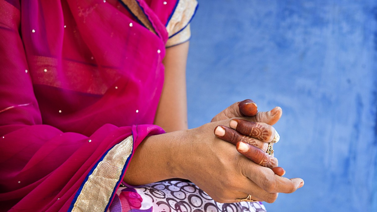 Tânără însărcinată, violată de cinci bărbați în India