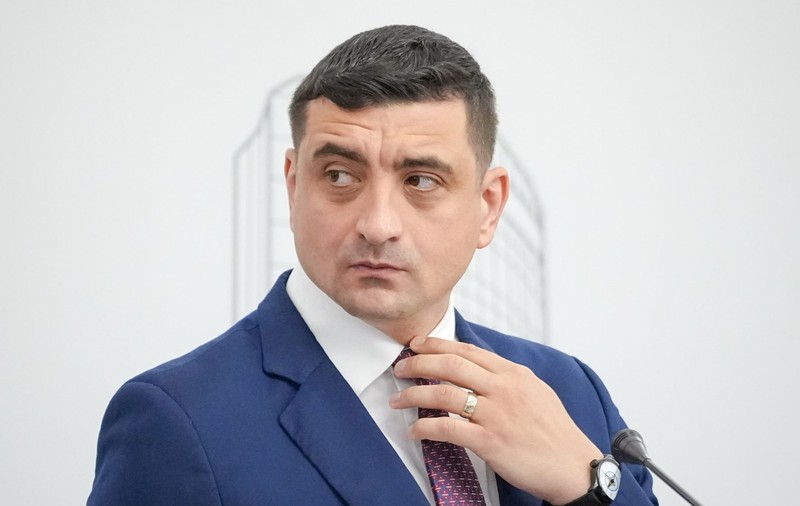 Câte pile s-ar putea afla, de fapt, în sistemul public din România: cei 500.000 numiți de George Simion, „o cifră absolut hazardată”