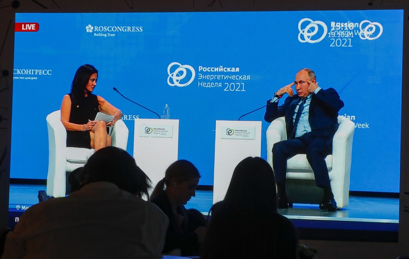 Vladimir Putin, către o jurnalistă americană: Prea frumoasă ca să înțeleagă ce-i spun