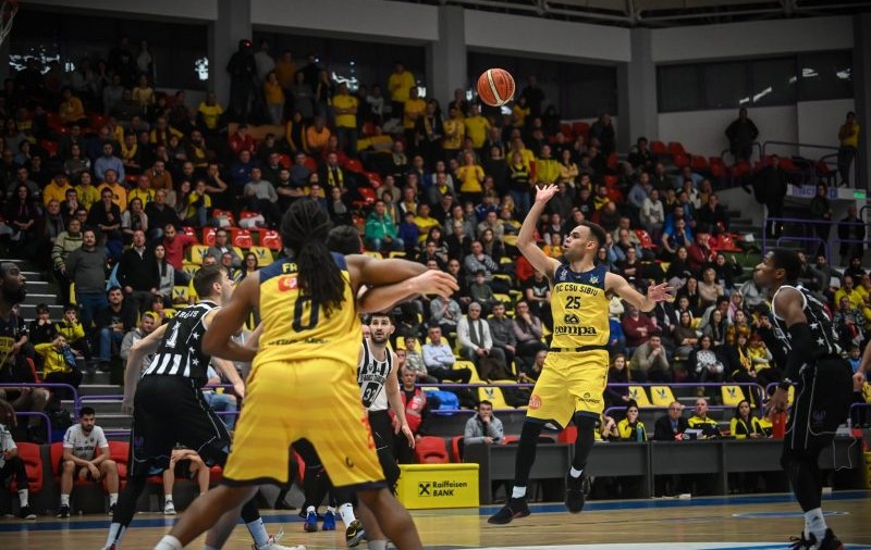 Meciul de baschet SCM Timișoara - CSU Sibiu se dispută cu spectatori. Derby-ul Steaua - Dinamo, de luni, se joacă în Sala Regimentului de Gardă Mihai Viteazu