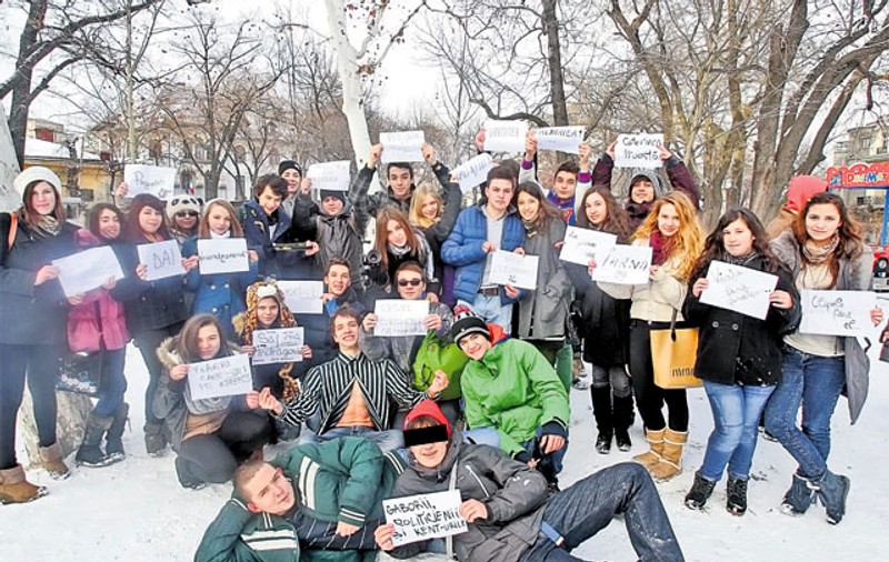 Proiect inedit al unor adolescenţi din Capitală! Au ieşit în stradă să spună ce urăsc - FOTO