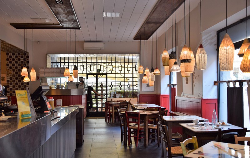 Proprietari de restaurante din SUA, Italia și Marea Britanie spun că distanțarea socială le omoară afacerile. Graficul care arată cum sunt afectate localurile