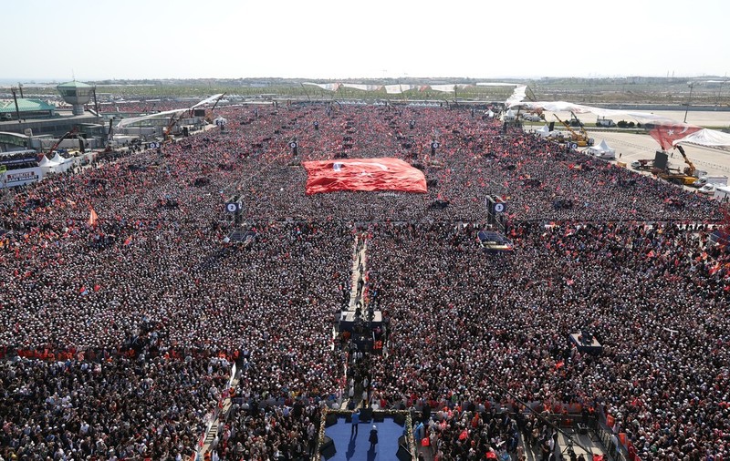 Miting uriaș în Istanbul. 1,7 milioane de turci au ieșit în stradă ca să-și arate susținerea pentru Erdogan, înainte de alegeri