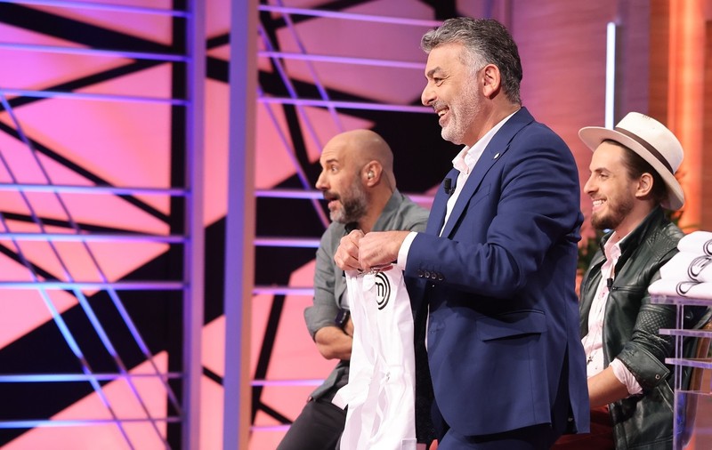 Tensiunea este din ce în ce mai mare la „MasterChef”. Chefii încep să rămână fără șorțuri și mai sunt doar câteva locuri libere în bucătărie