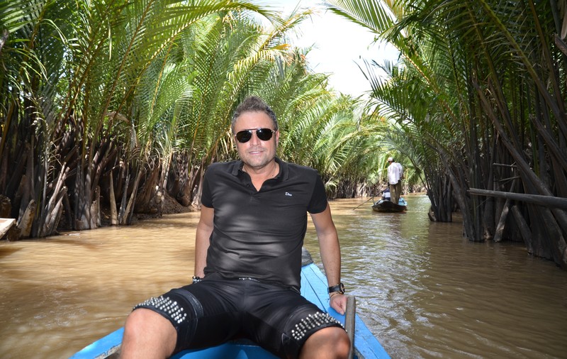 Cătălin Botezatu şi-a petrecut vacanţa în Cambogia şi Vietnam