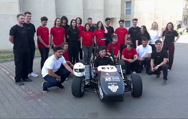 Studenții din Cluj au creat un bolid electric de 100.000 de euro pe care vor să-l vadă pe circuitul de Formula 1 din Germania