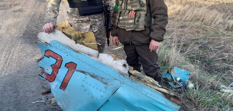 Epava bombardierului Suhoi Su-34 doborât de armata ucraineană. Foto: MilitaryAviationInUa