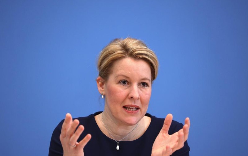 Ministrul german al familiei a demisionat, după ce a fost acuzat de plagiat