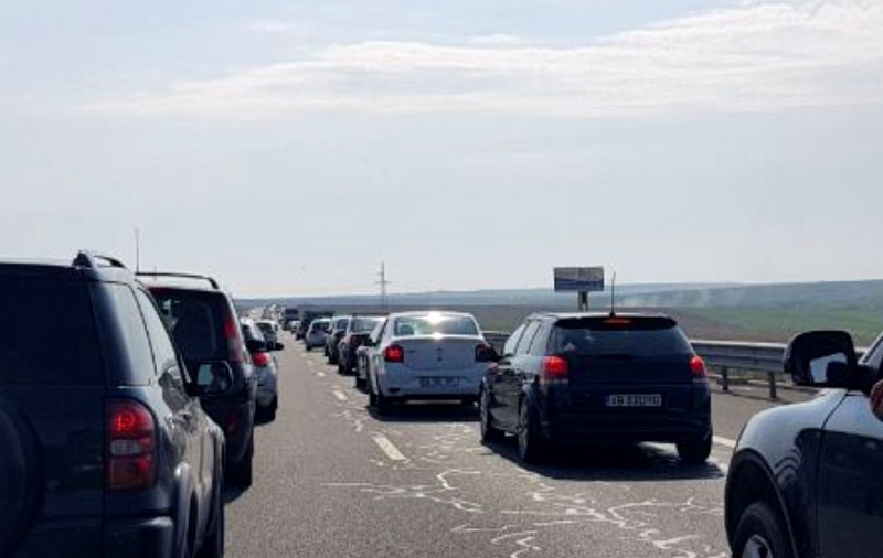 Trafic îngreunat în drum spre mare. Două mașini s-au tamponat pe Autostrada Soarelui