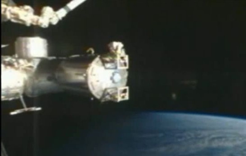 OBIECTE BIZARE, filmate de camerele de pe Staţia Spaţială Internaţională! Specialiştii NASA nu au oferit o explicaţie | VIDEO