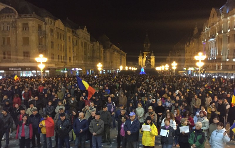 UPDATE: Proteste mai multe orașe din țară față de modificarea legilor justiției. Oamenii au ținut un moment de reculegere în memoria victimelor din Colectiv | FOTO&VIDEO