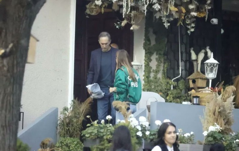 Darren Cahill a venit în România. Simona Halep și fostul ei antrenor, fotografiați lângă un restaurant