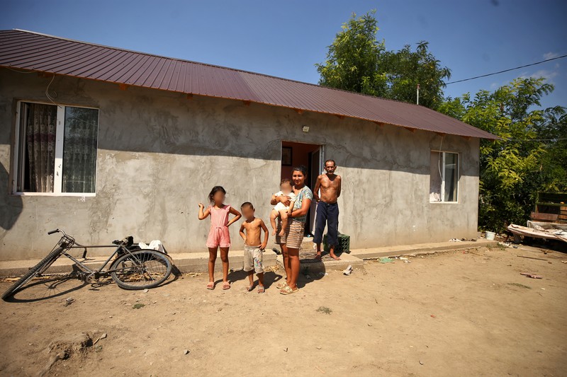 Primarul susține că a contribuit la casa din spate prin forțe proprii. Foto: Dumitru Angelescu / Libertatea