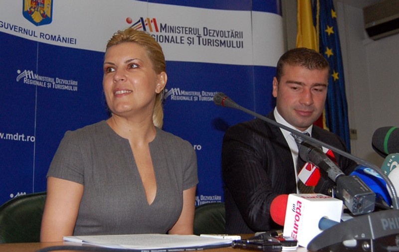 Bute a fost «răvăşit» de prezenţa ministrului Elena Udrea | Lucian, te-ai ruşinat?