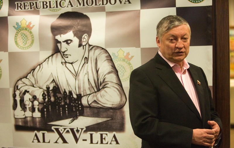 Karpov vine în România. Fostul campion mondial, în vizită la Iași și la Constanța
