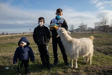 Alin, Andrei, Rareş şi prietena lor Muniţa