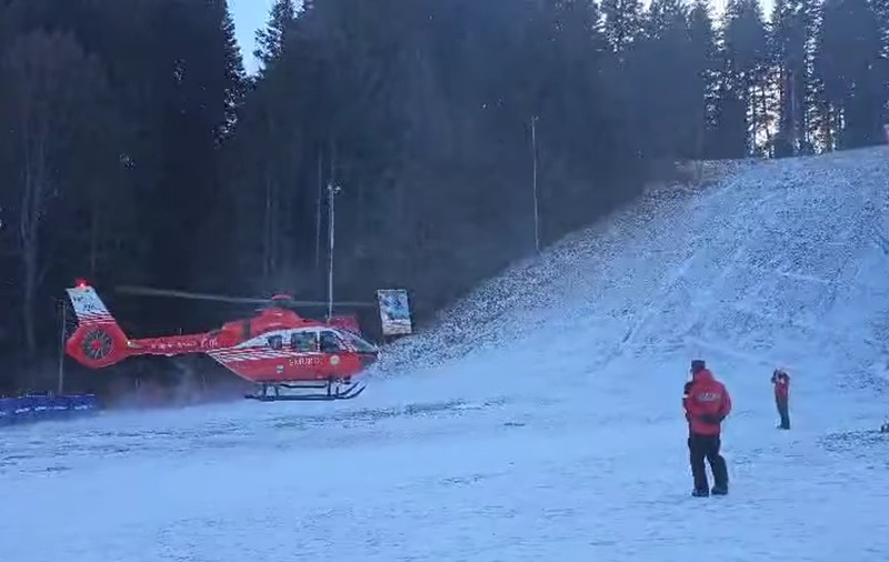 Femeie spulberată de o sanie pe pârtia din Bușteni. A suferit un traumatism al coloanei vertebrale VIDEO