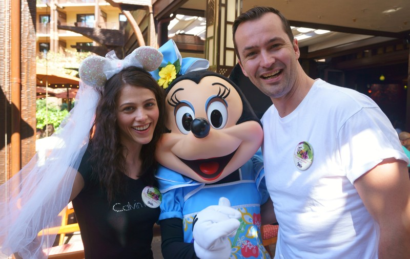 Cenușăreasa trăiește în SUA! Și-a întâlnit prințul pe internet, au avut nuntă cu tematică Disney și chiar și-a pierdut pantoful la ceremonie!