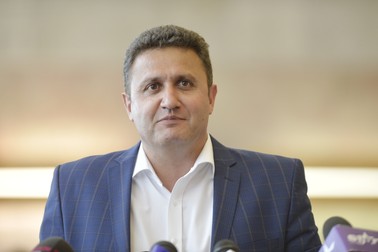 George Cosac, presedinte al Federatiei Romane de Tenis, participa la ceremonia primirii Simonei Halep, dupa finala de Grand Slam, castigata de aceasta, luni 11 iunie 2018 in Salonul Oficial al Aeroportului Henri Coanda din Bucuresti. ANDREEA ALEXANDRU / MEDIAFAX FOTO