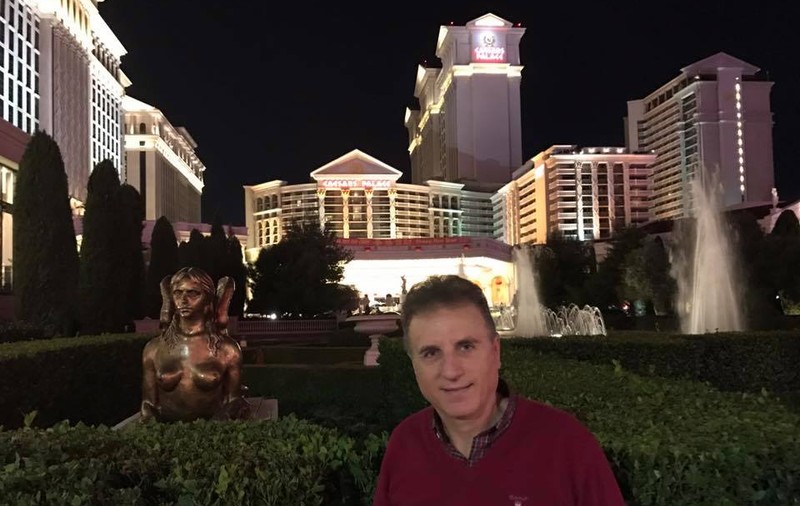 Artistul Constantin Enceanu a uitat pe bancă în parc geanta cu 80.000 de lei