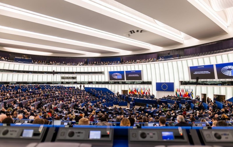 Statele membre ale UE pot trimite solicitanții de azil în țări cu care nu au nicio legătură