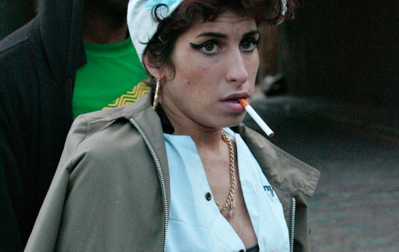 Amy Winehouse, găsită leşinată în locuinţa ei 
