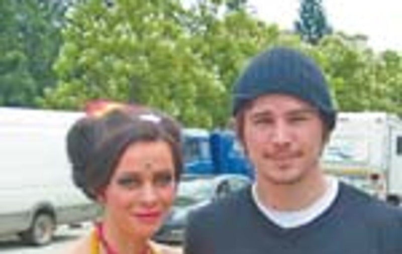 Silvia Pop a renuntat la vacanta in SUA ca sa filmeze cu Josh Hartnett si cu Woody Harrelson
