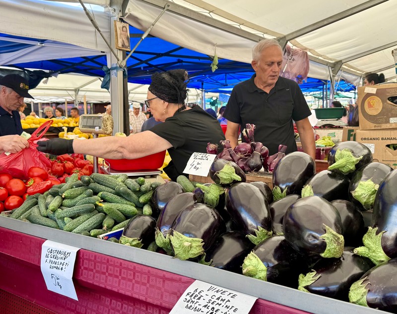 Cât costă kilogramul de vinete în piețe. Românii stau la cozi pentru salata preferată a verii