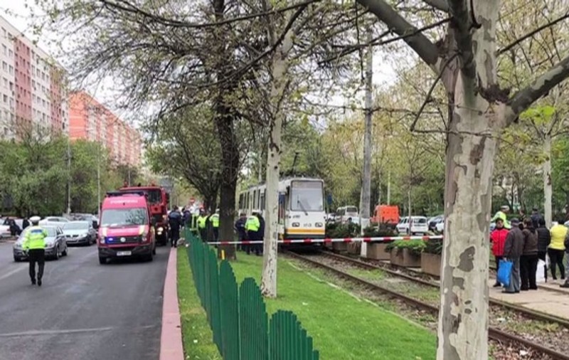 Bărbat lovit de tramvai, pe bulevardul Theodor Pallady. Victima a traversat printr-un loc nepermis