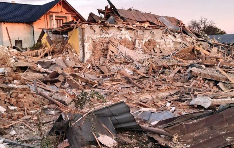 Case distruse în Vrancea după o explozie