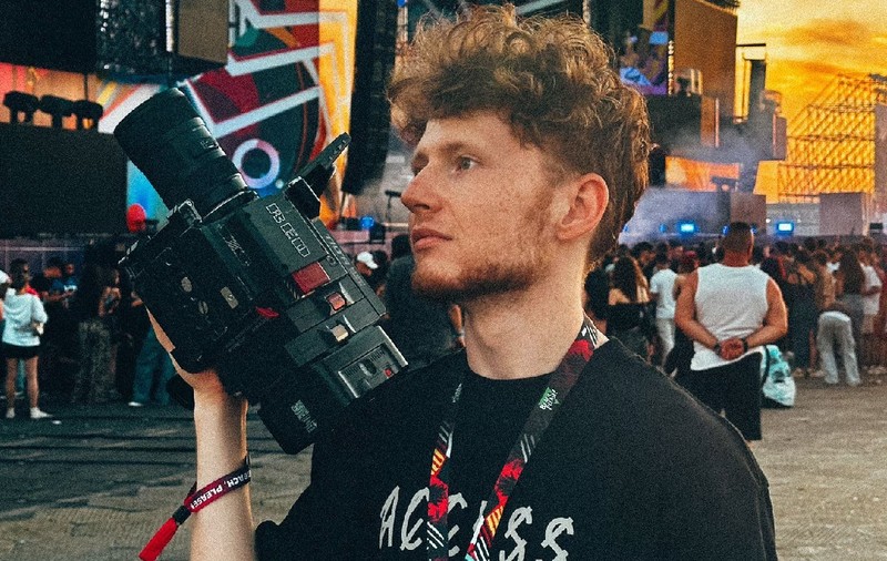 Cum a ajuns un tânăr din Iași să lucreze cu David Guetta, Skrillex sau Tujamo: și-a transformat pasiunea în brand