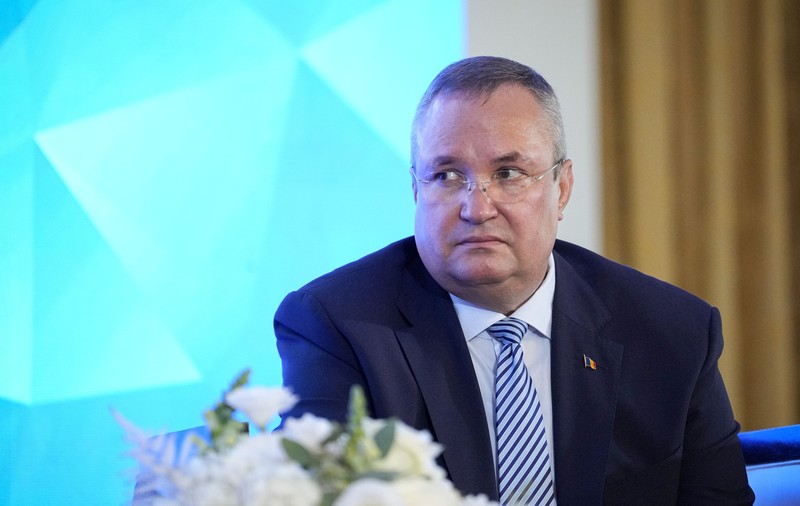 Aceasta-i întrebarea: cum și-a scris cartea Nicolae Ciucă? Restul e maculatură