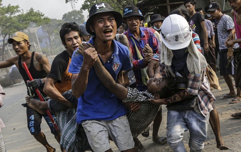 „Baie de sânge” în Myanmar: manifestațiile împotriva regimului militar continuă, în ciuda măcelului comis de autorități în weekend