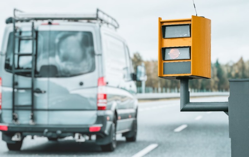 Țara din Europa în care șoferii sunt amendați pentru viteză chiar dacă nu încalcă limita: gestul banal care îi costă peste 1.000 de euro