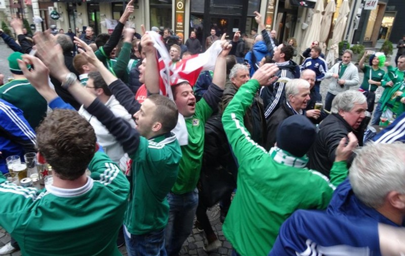 FOTO / Fanii nord-irlandezi s-au simţit excelent în Bucureşti