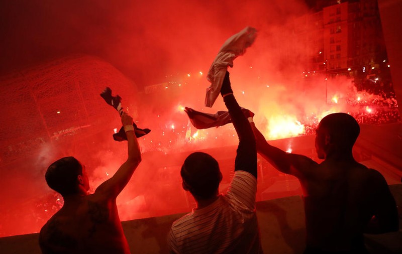 VIDEO / Petrecere în plină pandemie de coronavirus. Jucătorii de la PSG au sărbătorit alături de fani calificarea în "sferturile" Ligii Campionilor