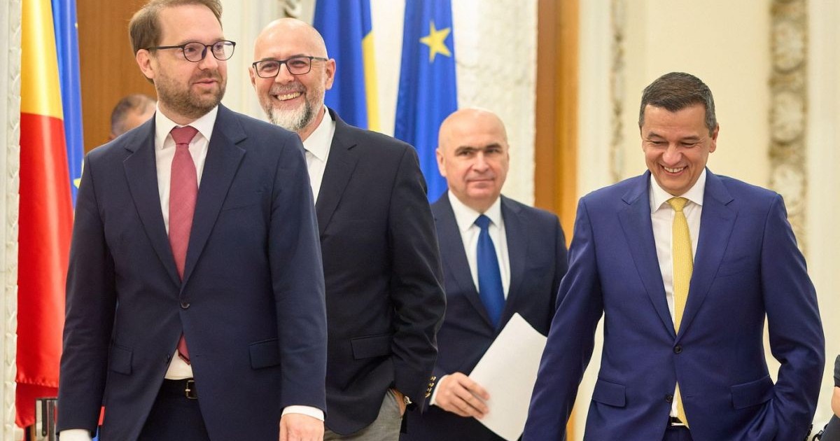 Dominic Fritz, Kelemen Hunor, Ilie Bolojan și Sorin Grindeanu sosesc la conferința de presă care a urmat semnării acordului de guvernare din iunie 2025