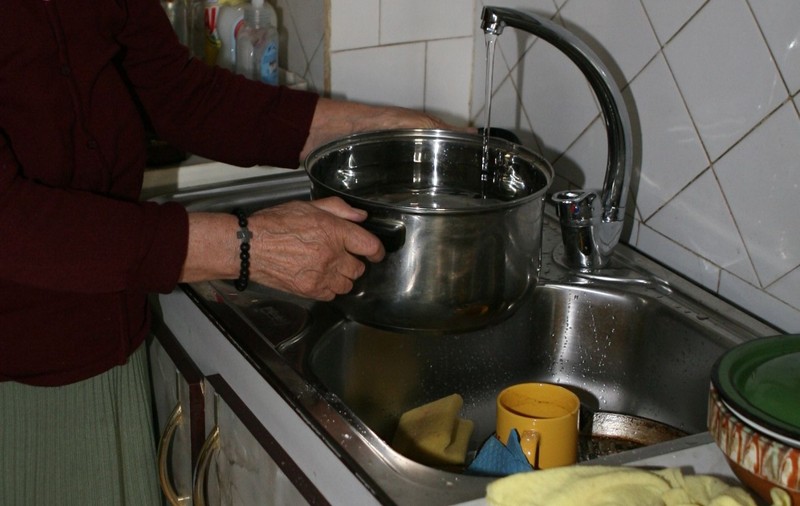 În toiul verii, locuitorii din Drobeta Turnu Severin au fost lăsaţi fără apă caldă din cauza restanţierilor