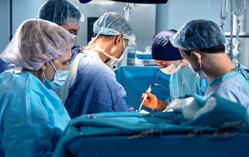 Medicii nu sunt criminali și nici pacienții nu sunt animale. Ce riscăm dacă ne pierdem încrederea că mai putem fi oameni