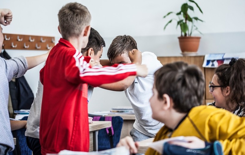 Salvati Copiii: Un elev român din doi este victima bullyingului