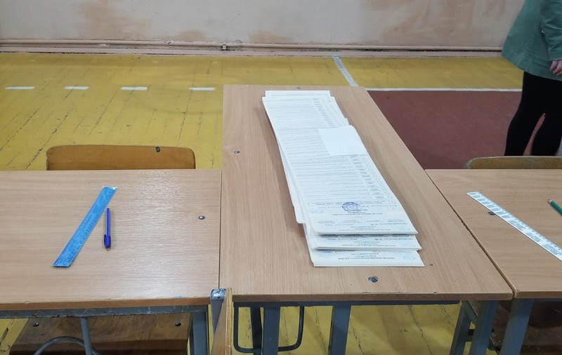Dosar penal după ce un alegător a primit un buletin de vot deja ștampilat