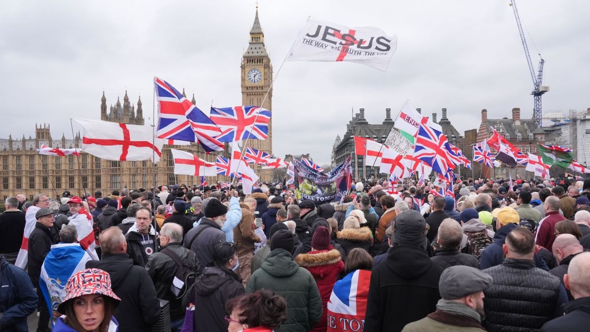 Sute de persoane participă la un miting solidaritate cu Tommy Robinson la Londra, Anglia, 1 februarie 2025