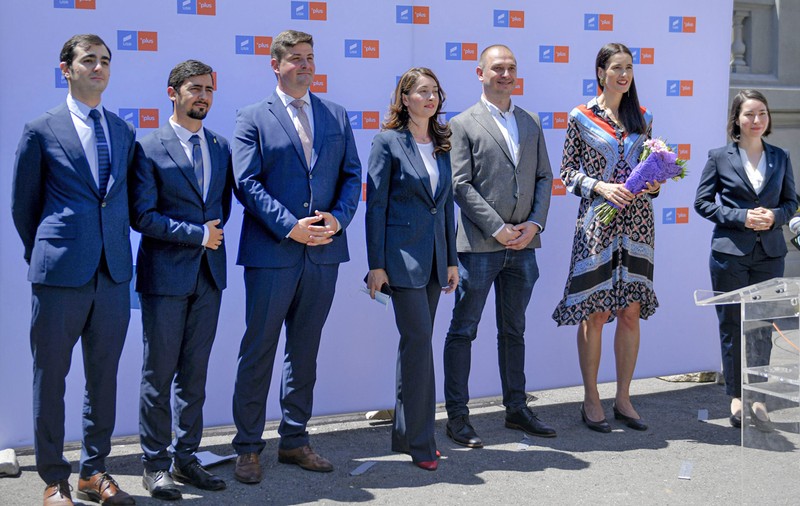 Întrebare pentru „vânătorul de CV-uri false” ale șefilor PSD și PNL: „De ce aleșii și candidații USR-PLUS au cele mai violente propuneri contra săracilor?!”