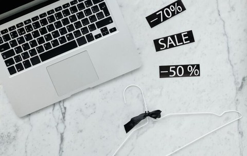 Prețul anterior, reperul pentru reducerile online
