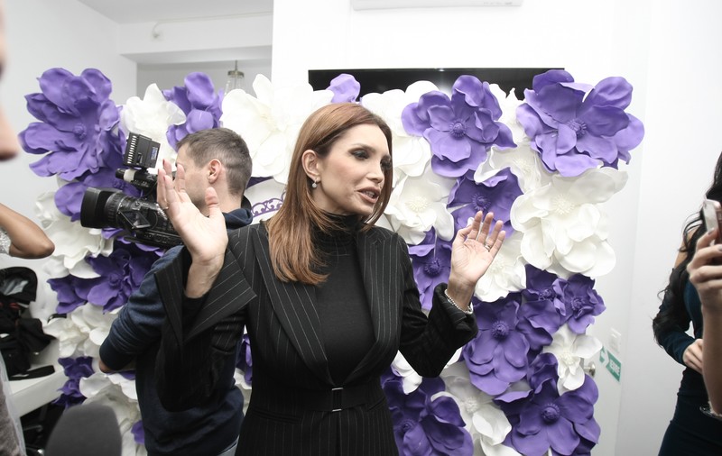 Cristina Spătar e ajutată în continuare cu bani de fostul soț, deși se plânge că trebuie să se descurce singură