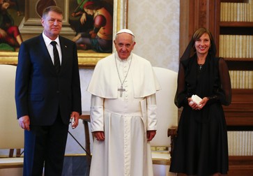 Ce trebuie să respecte Viorica Dăncilă la întâlnirea cu Papa Francisc
