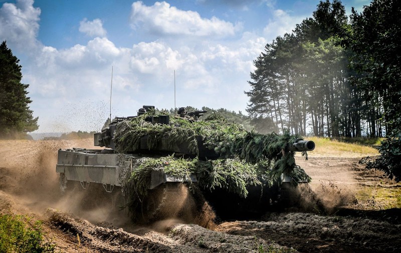Germania va trimite tancuri Leopard Ucrainei doar dacă SUA vor oferi Kievului propriile tancuri Abrams