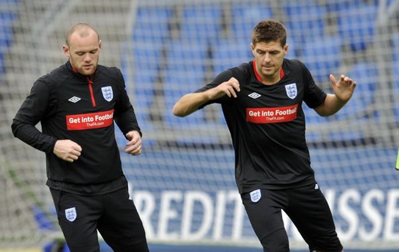 Rooney îi aduce un omagiu lui Gerrard: "El ar trebui să fie căpitanul Angliei"